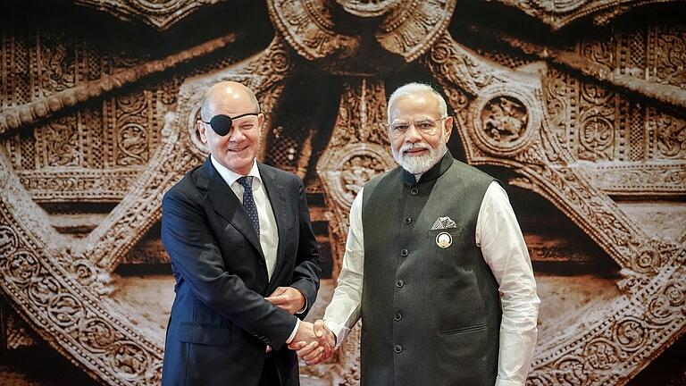 Scholz mit Modi.jpeg - Indiens Premierminister Narendra Modi empfängt Bundeskanzler Olaf Scholz in Neu Delhi. Scholz mit Modi.jpeg - Indiens Premierminister Narendra Modi empfängt Bundeskanzler Olaf Scholz in Neu Delhi.
