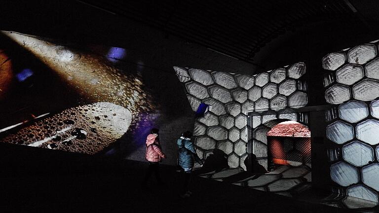 Digital Cave Paintings bei Höfer- Illuminierte historische Gewölbekeller