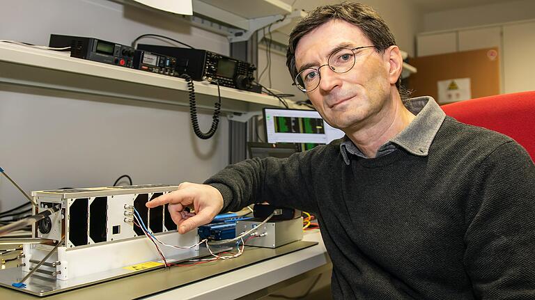 Hakan Kayal ist Professor für Raumfahrttechnik an der Universität Würzburg. Hakan Kayal ist Professor für Raumfahrttechnik an der Universität Würzburg.