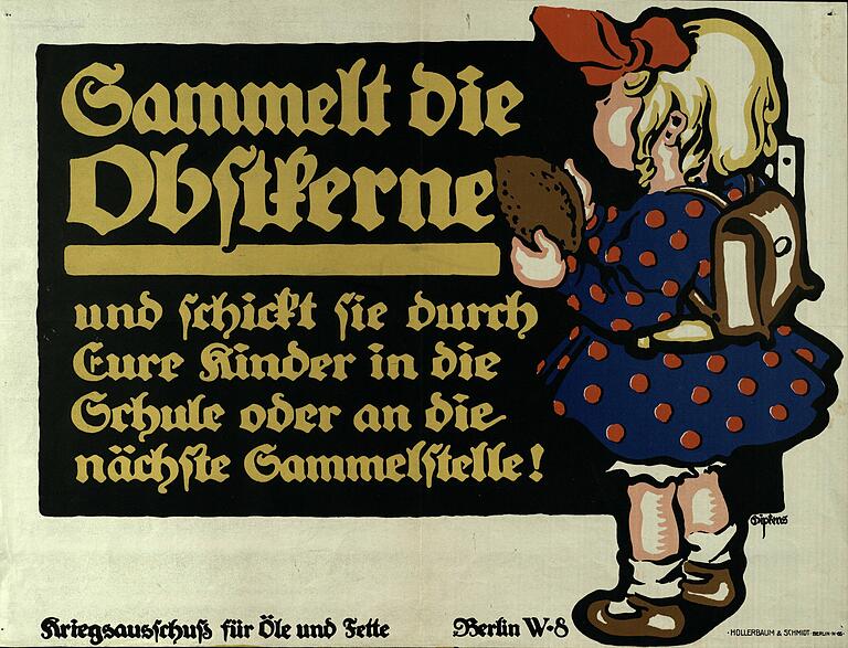 Fast 500.000 deutsche Zivilisten starben im Ersten Weltkrieg an Hunger und Mangelerscheinungen. Um die Engpässe bei der Öl- und Fettversorgung zu verringern, wurde Speiseöl aus gesammelten Obstkernen gewonnen. Fast 500.000 deutsche Zivilisten starben im Ersten Weltkrieg an Hunger und Mangelerscheinungen. Um die Engpässe bei der Öl- und Fettversorgung zu verringern, wurde Speiseöl aus gesammelten Obstkernen gewonnen.
