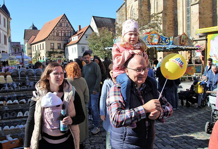 Strahlender Sonnenschein herrschte am 9. Oktober beim 61. Herbstfest in der Gerolzhöfer Altstadt.