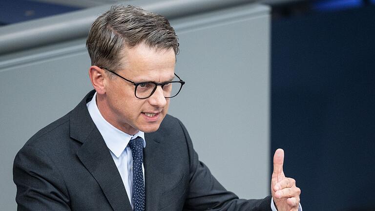 Carsten Linnemann - CDU-Generelsekretär Linnemann ist dafür, das Bürgergeld für einige Empfänger gegebenfalls auch ganz zu streichen. (Archivbild) Carsten Linnemann - CDU-Generelsekretär Linnemann ist dafür, das Bürgergeld für einige Empfänger gegebenfalls auch ganz zu streichen. (Archivbild)