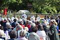 Sternwallfahrt zum Dorfplatz in Ansbach. Auf dem Bild Klaus Ross bei der Predigt. Im Hintergrund sitzend Pfarrer Stefan Redelberger und Pastoralreferentin Christiane Hetterich.