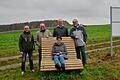 Vom Ort des Glücks am Schneeberg hat man einen hervorragenden Blick auf Großrinderfeld, finden die Wanderwarte Bernd Leuchtweis (von links), Walter Lutz, Friedbert Lang, Uli Hoch und Tatjana Walter vom Tourismusverband Liebliches Taubertal.