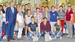 Besuch aus Main-Spessart: Mehrere Beutel Heimaterde hatte eine Besuchergruppe MdB Bernd Rützel mit in den Bundestag gebracht.