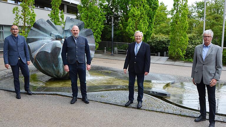 Stolz auf den Förderverein Leopoldina-Krankenhaus (von links): Jürgen Winter (Geschäftsführer Leopoldina) sowie vom Förderverein Stefan Stapf (Schatzmeister), Emil Etzel (zweiter Vorsitzender) und Horst Masuch (Vorsitzender).