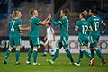 Abklatschen       -  Die deutschen Spielerinnen feiern den Treffer zum 1:0 gegen Tschechien.