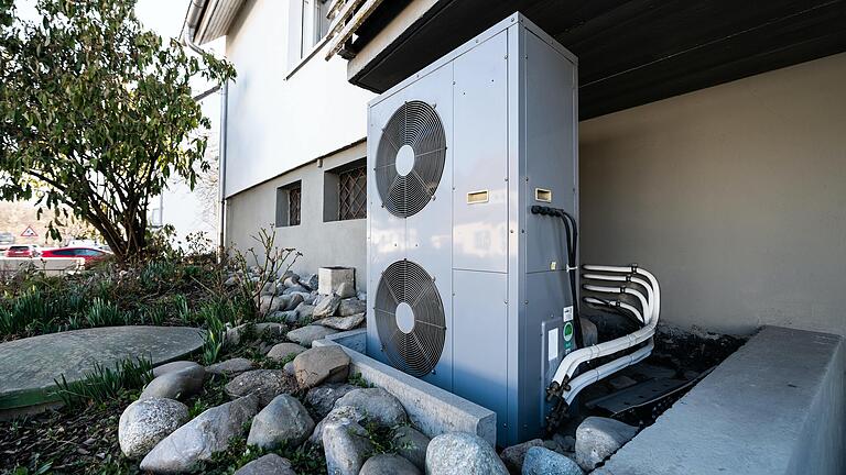 Was, wenn im nächsten Jahr die alte Öl- oder Gasheizung kaputt geht? Eine Wärmepumpe wie diese ist dann eine von mehreren klimafreundlichen Optionen. Was, wenn im nächsten Jahr die alte Öl- oder Gasheizung kaputt geht? Eine Wärmepumpe wie diese ist dann eine von mehreren klimafreundlichen Optionen.