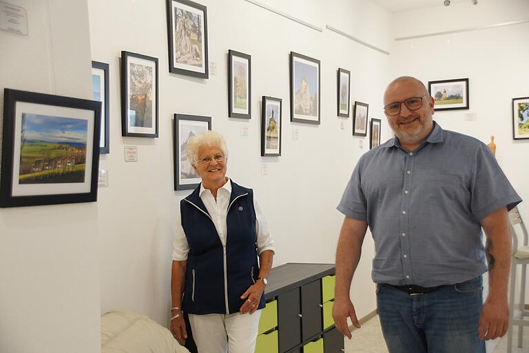 Zu den Skulpturen von Helga Stegner gesellt sich nun in der Galerie an der Stadtmauer in Eltmann die Präsentation von Fotografien von Klaus Roth aus Ebelsbach. Seine Ausstellung nennt er „Natur und Heimat im LockDown“. Zu den Skulpturen von Helga Stegner gesellt sich nun in der Galerie an der Stadtmauer in Eltmann die Präsentation von Fotografien von Klaus Roth aus Ebelsbach. Seine Ausstellung nennt er „Natur und Heimat im LockDown“.