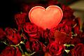 Am 14. Februar ist Valentinstag - Tag der Liebenden. Foto: Christian Charisius       -  Im Februar ist Valentinstag. Welche Bedeutung steckt dahinter?
