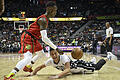 Krise       -  Dennis Schröder (l.) kassiert mit den Atlanta Hawks die siebte Niederlage in Serie. Foto: John Amis