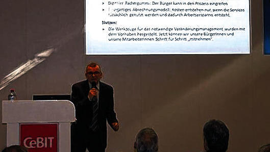 Modell Kitzingen: Wolfgang Zürrlein auf der CeBIT. Modell Kitzingen: Wolfgang Zürrlein auf der CeBIT.