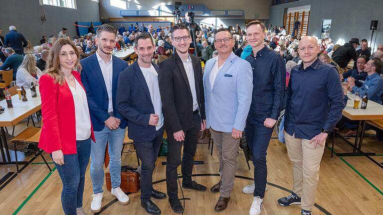 Die Main-Post veranstaltete zusammen mit der Saale-Zeitung die Podiumsdiskussion zur Bürgermeisterwahl in Bad Brückenau. (Von links) Julia Back, Main-Post Redaktionsleiterin Bad Kissingen und Rhön-Grabfeld, Simon Snaschel, stellvertretender Leiter der Main-Post Lokalredaktion Bad Kissingen, die Kandidaten Dirk Stumpe, Jan Marberg, Heribert Übelacker und Saale-Zeitungs Redakteur Steffen Standke mit dem Redaktionsleiter der Saale Zeitung, Karl Kovacs.