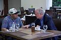 US-Senator trifft sich in El Salvador mit abgeschobenem Mann       -  Senator Van Hollen spricht erstmals mit dem abgeschobenen Kilmar Ábrego García - später sollen &bdquo;Margarita-Gläser&rdquo; aufgetaucht sein.