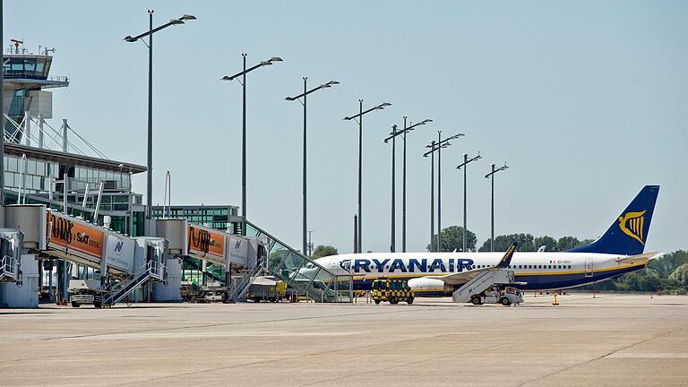 Wird ein seltenes Bild werden: eine Ryanair-Maschine auf dem Nürnberger Flughafen. Die irische Gesellschaft schränkt 2020 ihr Angebot in Nürnberg deutlich ein.