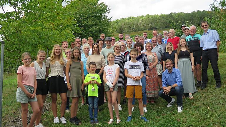 Ein Gruppenbild des Radfahrvereins "Edelweiß" Himmelstadt. Ein Gruppenbild des Radfahrvereins "Edelweiß" Himmelstadt.