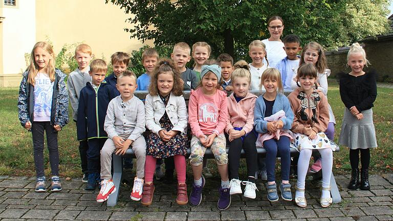 18 Schülerinnen und Schüler besuchen die Klasse 1b der Grundschule Kolitzheim. Ihr Klassenzimmer ist in der Schule in Stammheim. Liane Möller-Brand (im Bild) ist deren Klassenlehrerin.