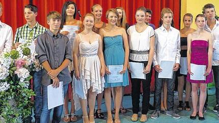 Brachten es auf einen Schnitt von 2,02: Die Neuntklässler der staatlich anerkannten Privatschule &bdquo;Lern mit mir&ldquo;.