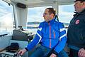 Der Wipfelder Bürgermeister ist vielfältig im Einsatz. Unser Foto zeigt Tobias Blesch bei einer Übungsfahrt auf der Wipfelder Fähre mit Fährmann Bernhard Niedermeyer.