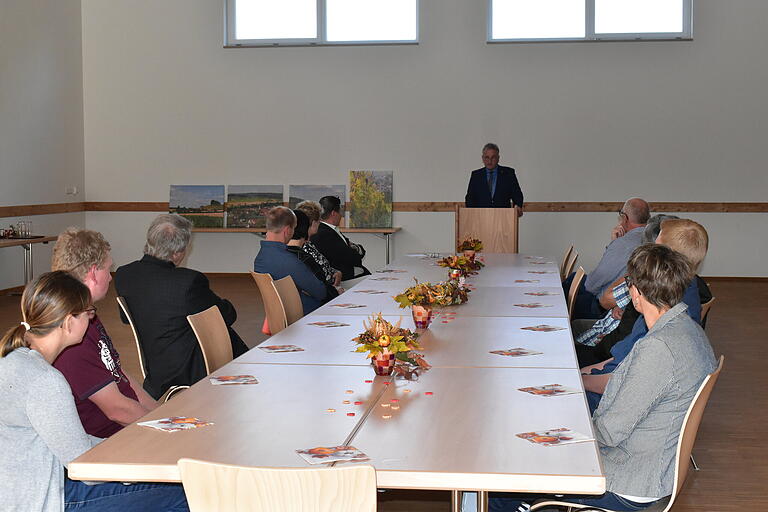 Bürgermeister Michael Wolf (am Rednerpult) bei seinen Ausführungen zum Bau der neuen Halle. Bürgermeister Michael Wolf (am Rednerpult) bei seinen Ausführungen zum Bau der neuen Halle.