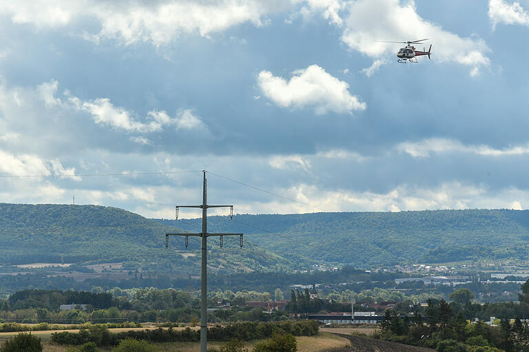 Bisher kamen Helikopter zur Kontrolle von Hochspannungsleitungen zum Einsatz. Auch das wurde in Haßfurt vorgeführt.