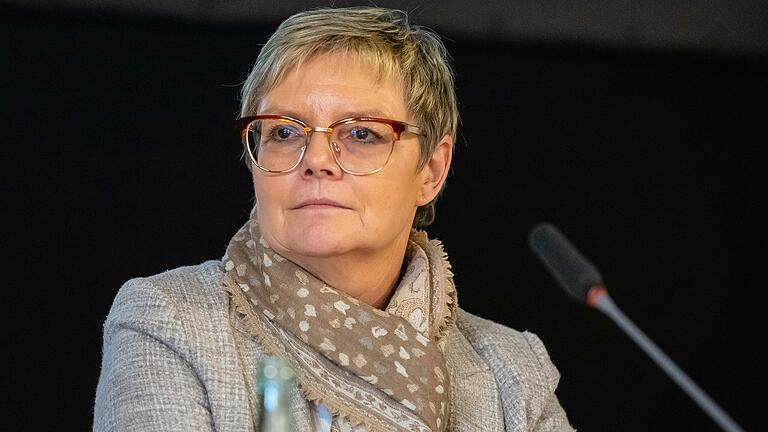 Staatssekretärin Sabine Dittmar (SPD) äußert sich zur Kritik an der Krankenhausreform und der Schließung des St.-Josef-Krankenhauses in Schweinfurt.