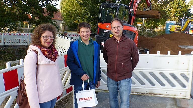 Luca Kriege besucht die lange Nacht der Baustelle mit seinen Eltern Daniela und Volker Krieger. Luca Kriege besucht die lange Nacht der Baustelle mit seinen Eltern Daniela und Volker Krieger.