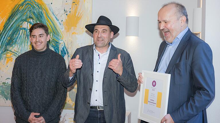 In Germersheim erhielten Moritz und Martin Steinmann aus Sommerhausen die Auszeichnung von Gerhard Eichelmann (von links) überreicht. In Germersheim erhielten Moritz und Martin Steinmann aus Sommerhausen die Auszeichnung von Gerhard Eichelmann (von links) überreicht.