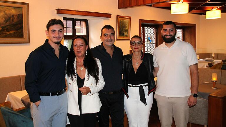 Ein Großteil der Arbeit im Hotel und Restaurant ist Familiensache. Von links: Davide Chirico, Smaranda Ionela, Pietro Chirico, Debora Chirico und Giacomo Chirico.