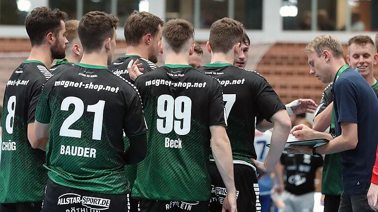 Wohin geht die Reise von Handball-Drittligist Wölfe Würzburg und Trainer Johannes Heufelder (rechts)?