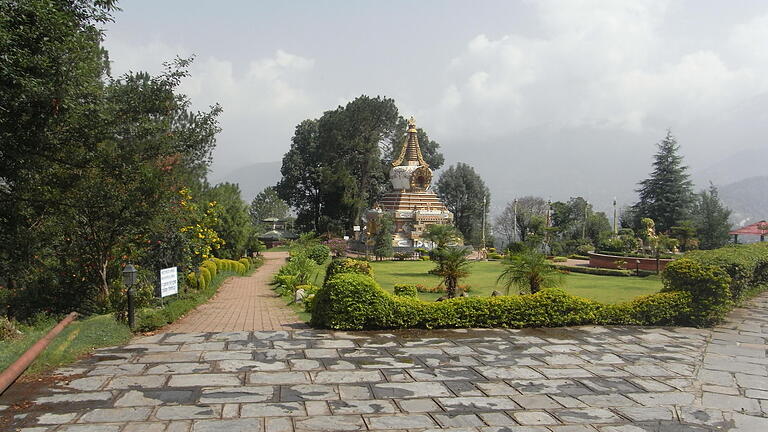 Stupa auf dem Klostergelände.