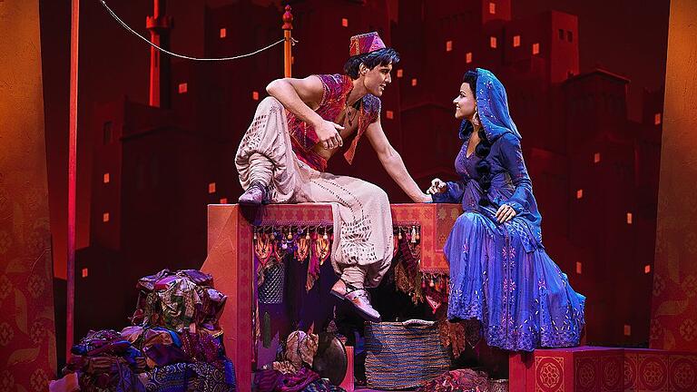 Seit Kindertagen von der &bdquo;Aladdin&ldquo;-Geschichte gefesselt: Jetzt steht der Würzburger Philipp Büttner als Aladdin in Hamburg auf der Bühne.