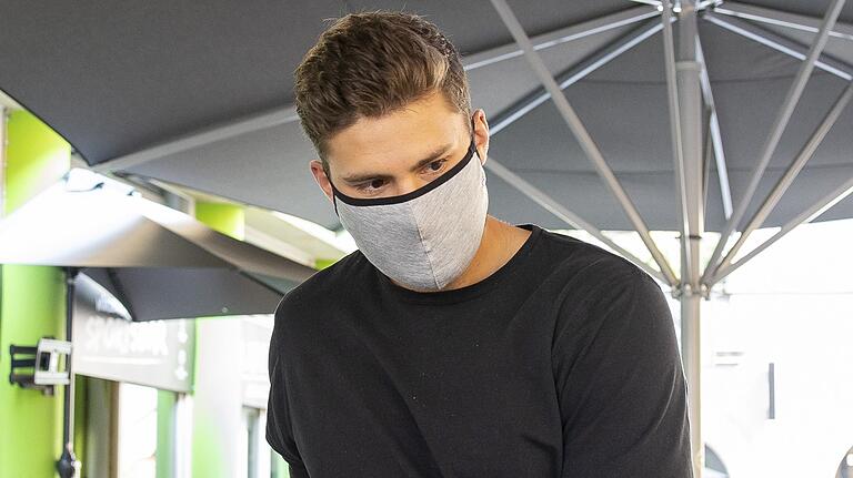 65 Mal wurde Maximilian Kleber inzwischen auf Corona getest. Die Gefahr durch das Virus nimmt er 'sehr ernst'. 65 Mal wurde Maximilian Kleber inzwischen auf Corona getest. Die Gefahr durch das Virus nimmt er 'sehr ernst'.