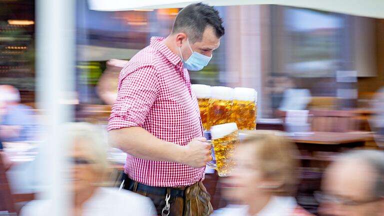 Die Personaldecke in der Gastronomie ist nach Monaten des Lockdowns dünn.