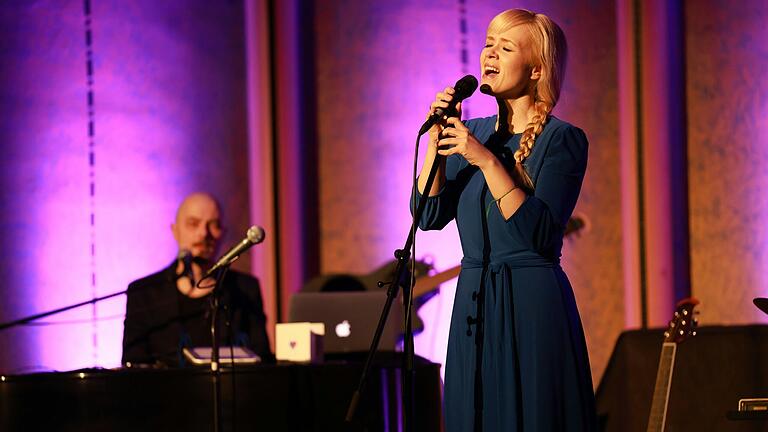 Carolin Obieglo und Andreas Obieglo&nbsp;stellen in neues Album ON&amp;ON in der Stadthalle Haßfurt vor.