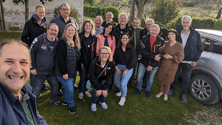 Die Motorradfreunde Greußenheim zu Besuch in Valfabbrica zum 20. Geburtstag des Moto Dolmen mit Mitbegründer der Partnerschaft Ottavio Oriano Anastasi mit den Gastfamilien Carlo Ceccarani und seine Frau Lorella Roscini und Rosella Baldeli und Mario Tosoni bei der Verabschiedung und Rückreise nach einem wundervollen Wochenende in Umbrien.