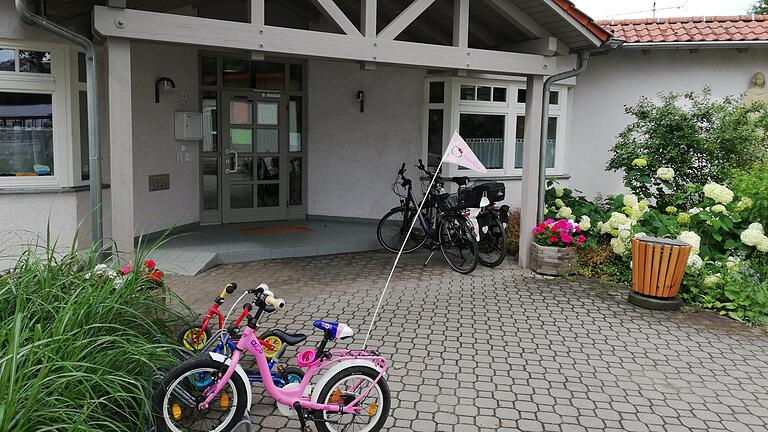 Bekommt der Arnsteiner Kindergarten 'Werntalzwerge' gleich nebenan ein Brüderchen – oder eine Konkurrenz auf dem 'Sichersdorfer Berg'? Bekommt der Arnsteiner Kindergarten 'Werntalzwerge' gleich nebenan ein Brüderchen – oder eine Konkurrenz auf dem 'Sichersdorfer Berg'?