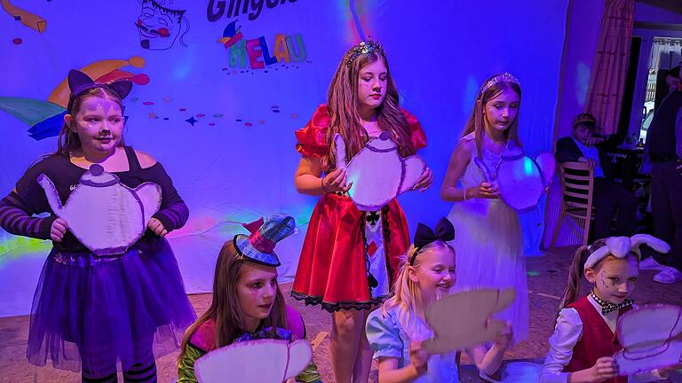Alice im Wunderland: Auch tänzerisch hatten die Ginolfser bei ihrem Faschingsabend einiges zu bieten. Alice im Wunderland: Auch tänzerisch hatten die Ginolfser bei ihrem Faschingsabend einiges zu bieten.
