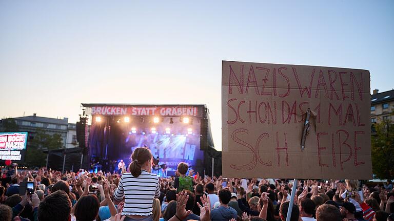 Konzert „Kein Bock auf Nazis” vor Landtagswahl in Brandenburg - Auch die Sportfreunde Stiller spielen auf der Kundgebung gegen Rechts in Potsdam. Konzert „Kein Bock auf Nazis” vor Landtagswahl in Brandenburg - Auch die Sportfreunde Stiller spielen auf der Kundgebung gegen Rechts in Potsdam.