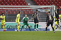 Die Entscheidung in der Nachspielzeit: Nürnbergs Asger Sörensen (Nummer 4) kann völlig unbedrängt zum 2:1 einköpfen.