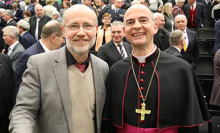 In Würzburg kein Unbekannter: 2019 hielt Harald Lesch, hier mit Bischof Franz Jung, den Festvortrag beim Würzburger Diözesanempfang. In Würzburg kein Unbekannter: 2019 hielt Harald Lesch, hier mit Bischof Franz Jung, den Festvortrag beim Würzburger Diözesanempfang.