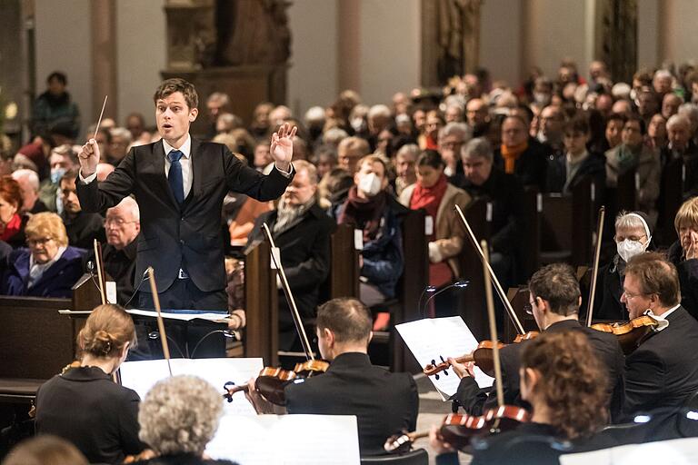 Fester Termin im Jahreslauf: Weihnachtskonzert 2022 mit den Würzburger Domsingknaben. Am Pult: Alexander Rüth. Fester Termin im Jahreslauf: Weihnachtskonzert 2022 mit den Würzburger Domsingknaben. Am Pult: Alexander Rüth.