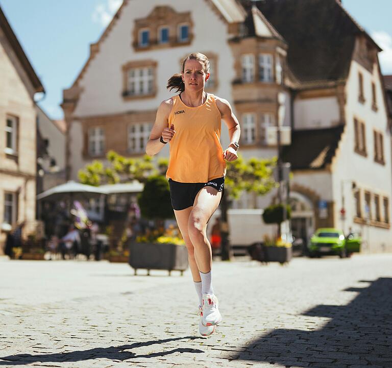 Auf dem Weg zu neuen Aufgaben: ab November arbeitet Triathletin Laura Zimmermann als Kieferorthopädin.