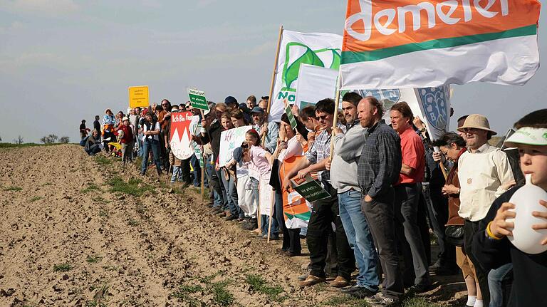 Genmais-Gegner machten im Landkreis Kitzingen immer wieder mit Demos mobil.