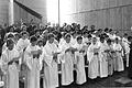 Das Archivfoto entstand am im Oktober 1967 bei der Einweihung der Kirche 'Zur Heiligen Familie' in Karlstadt (Lkr. Main-Spessart). Rechts im Bild der damalige Chorleiter Pater Norbert Weber.