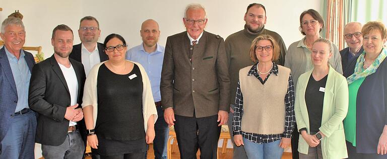 Der CSU-Landespolitiker Thomas Kreuzer (Mitte) traf in Wiesentheid leitende Personen aus den Verbänden und Einrichtungen. Der CSU-Landespolitiker Thomas Kreuzer (Mitte) traf in Wiesentheid leitende Personen aus den Verbänden und Einrichtungen.