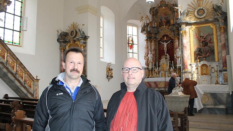 Sie sind froh und auch stolz, dass die Generalsanierung der Kolitzheimer Pfarrkirche glücklich beendet worden ist: Kirchenpfleger Markus Bauer (links) und Pfarrer Andreas Engert.