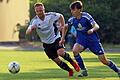 Flügelspieler Luca Dietrich (rechts) vom SV Stammheim im Duell mit Abwehrspieler Sebastian Braun vom FC Strahlungen.