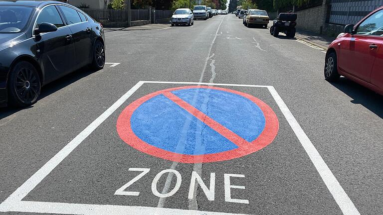 Die Parkzonen am Hochfeld in Schweinfurt bleiben, die Kontrolle ebenso: Trotz des Protests einiger Anwohner über die neuen Parkraummarkierungen im Gebiet rund um das Leopoldina-Krankenhaus folgte der Stadtrat der Empfehlung der Verwaltung, nichts zu ändern.