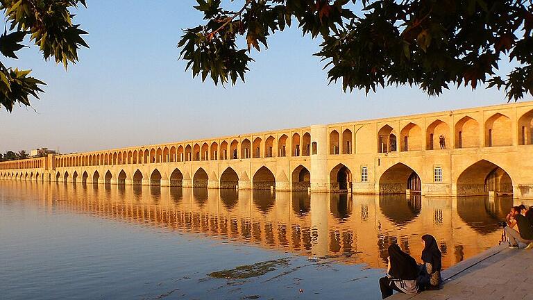 Ein architektonisches Meisterwerk: Die berühmte 33-Bogen-Brücke in Isfahan.